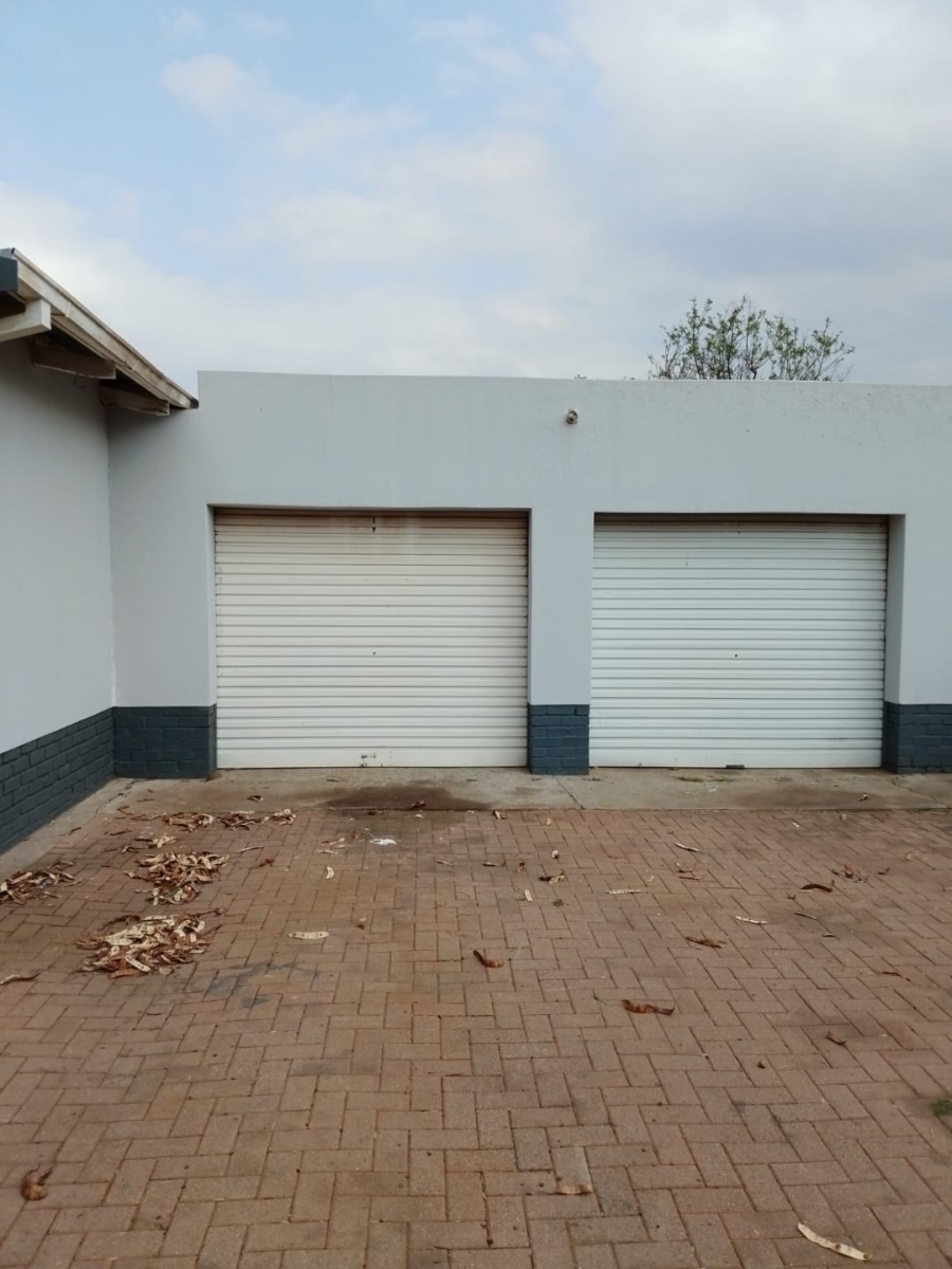 5 Bedroom Property for Sale in Roosheuwel North West
